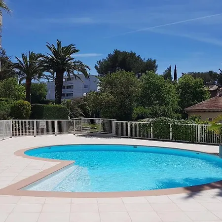 Coquet 2 Pieces En Bord De Dans Quartier Residentiel Climatise, Pkg, Piscine *