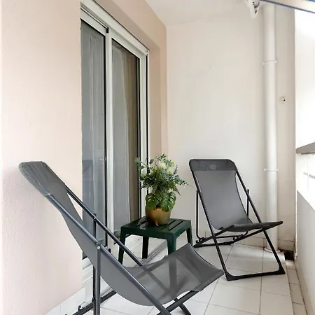 Coquet 2 Pieces En Bord De Dans Quartier Residentiel Climatise, Pkg, Piscine