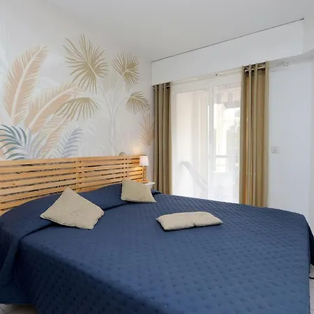 Coquet 2 Pieces En Bord De Dans Quartier Residentiel Climatise, Pkg, Piscine Saint-Raphaël